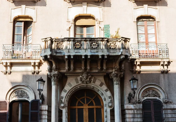 Sicílie Fasáda Staré Barokní Budovy Catanii Stará Ulice Tradiční Architekturou — Stock fotografie