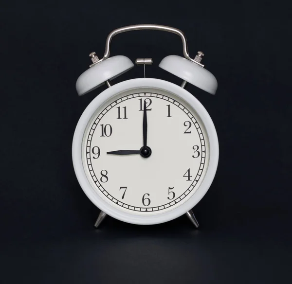 Reloj Despertador Estilo Antiguo Blanco Negro Son Las Nueve Punto —  Fotos de Stock
