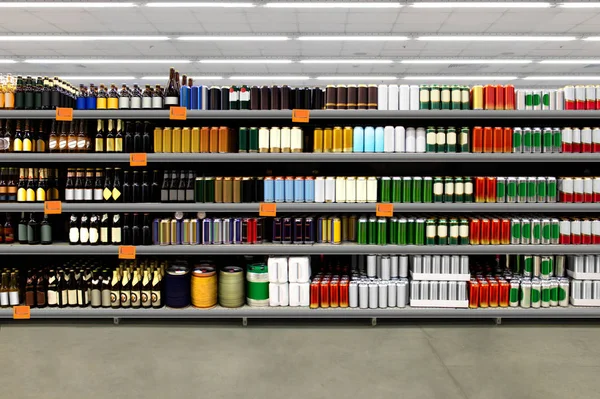 Beer Bottles Shelf Supermarket Suitable Presenting New Beer Bottles Packaging — Stock Photo, Image