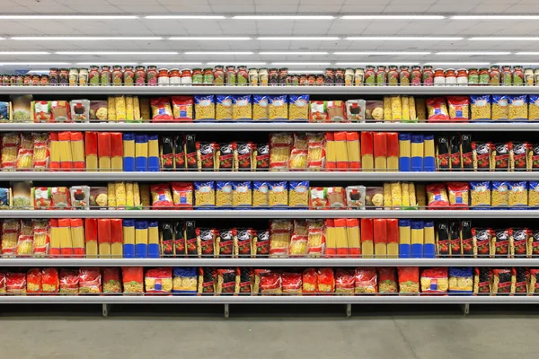 Pasta Imballaggio Supermercato Uno Scaffale Adatto Presentare Nuovi Diagrammi Planogrammi — Foto Stock