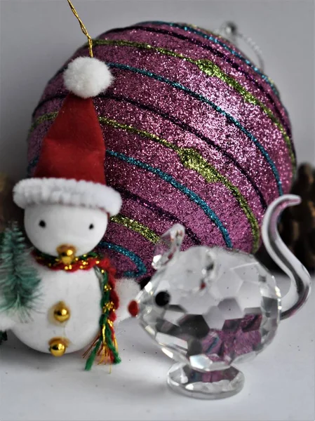 Noel titreşimleri. Sembol 2020 Fare Yılı.