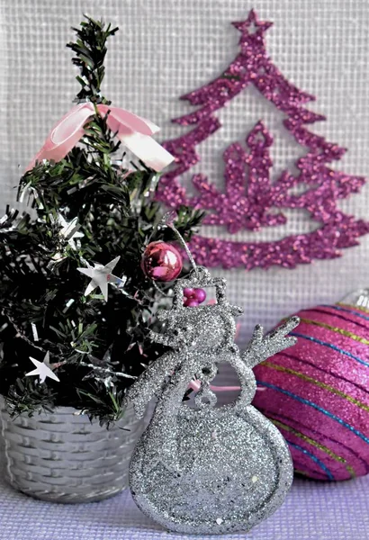 Noel kompozisyonu. Herringbone ve top. Noel titreşimleri.