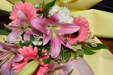 Güzel bir buket çiçek..