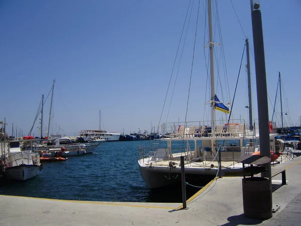 Wyspa Cypr Limassol Wybrzeże Morza Śródziemnego Jachty Molo — Zdjęcie stockowe