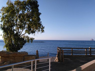 Kıbrıs. Limasol. Toprak seti. Tuzistichesky bölgesi. Manzaralar. Akdeniz 'de. Deniz manzaralı. 