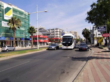 Kıbrıs. Limasol. Baraj Kıyı Hattı. Turistik bölge. Kıbrıs manzarası. Akdeniz 'de. Deniz manzaralı. Limasol sokakları.
