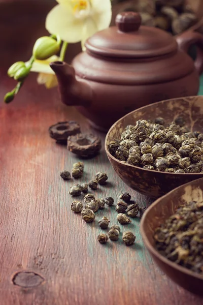 Diferentes tipos de chá verde (escuro ) — Fotografia de Stock