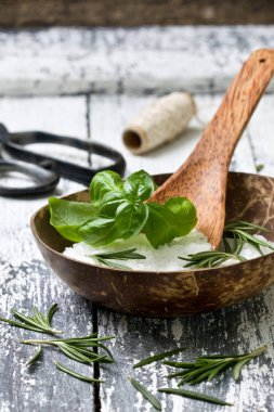 taze otlar ile deniz tuzu