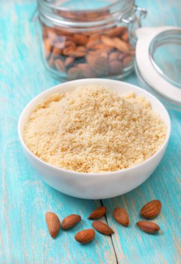 Beyaz fiyonk badem unu