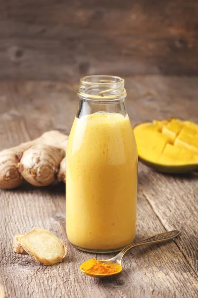 Mango, zencefil ile smoothies