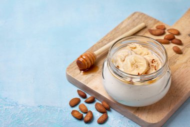  muz ile badem yoğurt