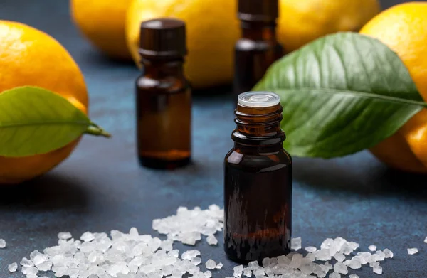 Lemon essential oil — Stock Photo, Image