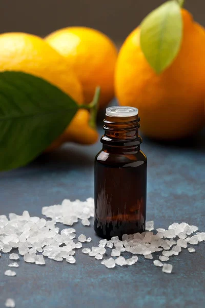 Lemon essential oil — Stock Photo, Image