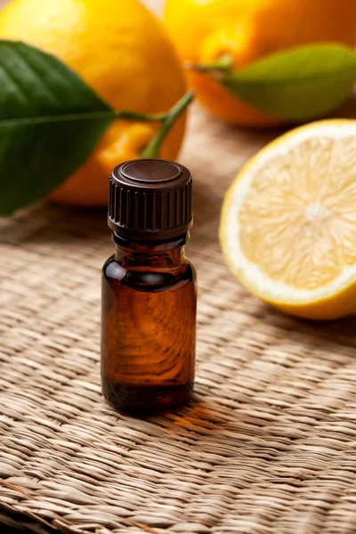 Lemon essential oil — Stock Photo, Image