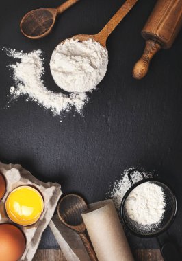 Pişirme için gerekli malzeme ve gereçler.
