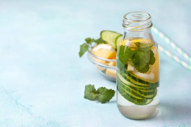 salatalık, içkiyle limon