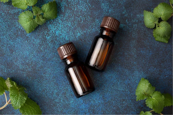 Mint essential oil — Stock Photo, Image