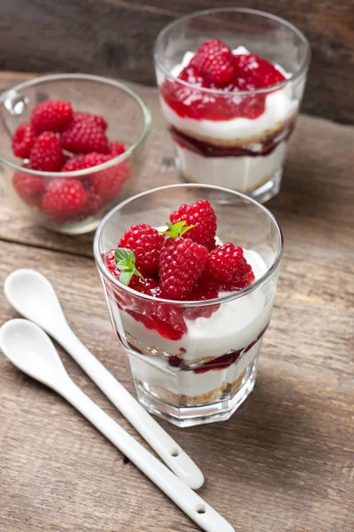 Cheesecake dengan raspberry — Stok Foto