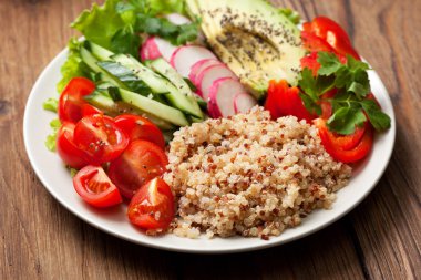 Buda kasesi, kinoa ve sebzeli.