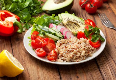 Buda kasesi, kinoa ve sebzeli.