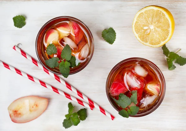 Şeftalili buzlu çay cam 