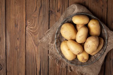 sepet içinde taze patates