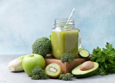 mason kavanoza yeşil smoothies