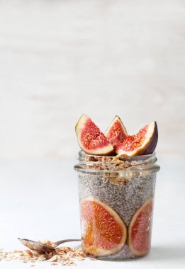 Chia puding incir ile