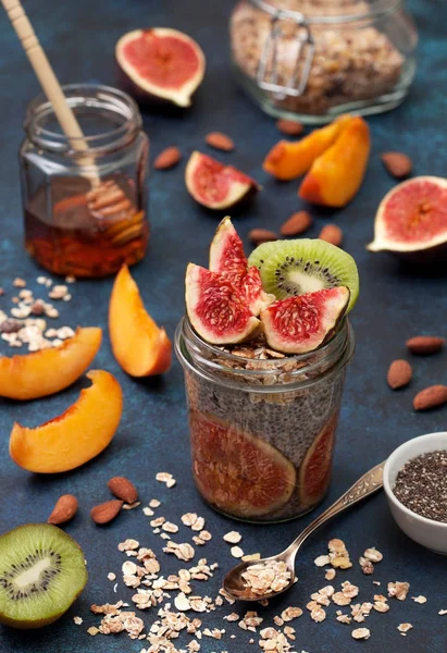 Chia Pudding mit Feigen — Stockfoto