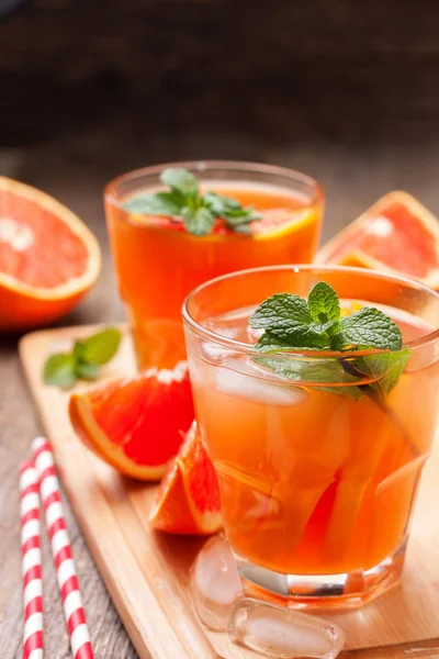 Cóctel de pomelo en vasos — Foto de Stock