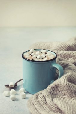 Marşmelovlu sıcak çikolata