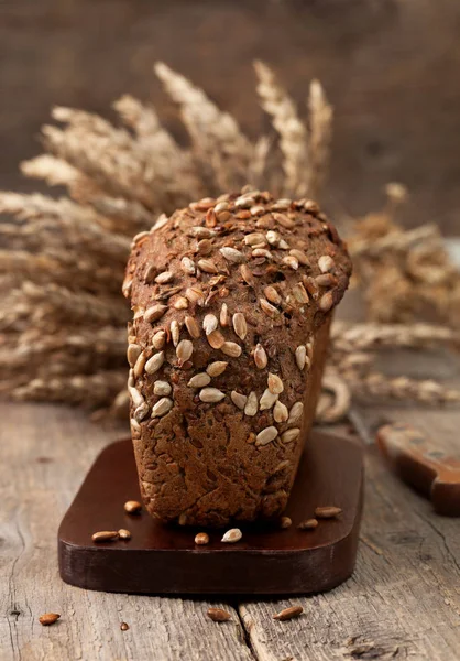 Brot mit Samen — Stockfoto