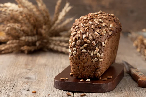 Brot mit Samen — Stockfoto