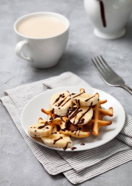 Waffle muz ve çikolata ile 