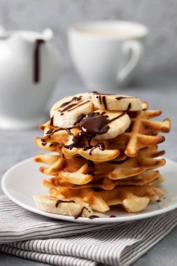 Waffle muz ve çikolata ile 