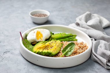 diyet kahvaltı quinoa ve sebze ile