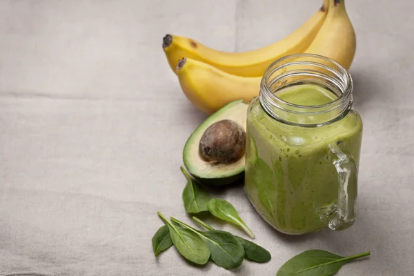 Smoothies avocado-banaan-spinazie — Stockfoto