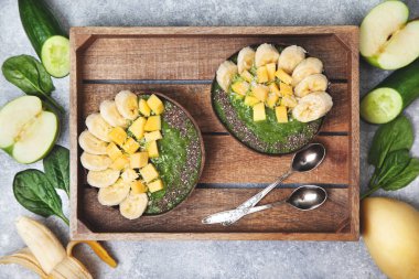 Meyveli ıspanak kasesi 