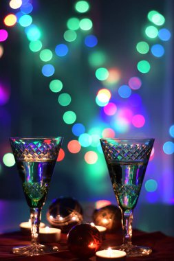 Noel ve yeni yıl arifesi için kadeh kaldıralım.