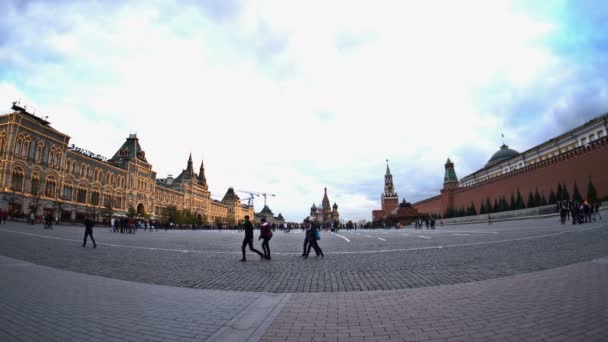 Plaza Roja, Catedral de San Basilio, Tienda GUM, Torre Spasskaya, Mausoleo de Lenin, Senado del Kremlin y Muro del Kremlin. Ojo de pez. UHD - 4K. 28 de septiembre de 2016. Moscú, Rusia . — Vídeo de stock
