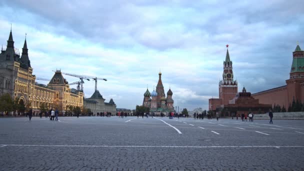 Piros négyzet, Saint Basil's Cathedral, a Gum áruház, az Spasskaya torony, Lenin-mauzóleum, a Kreml szenátus és a The Kremlin fal. Uhd - 4k. Szeptember 28-án, 2016. Moscow, Oroszország. — Stock videók