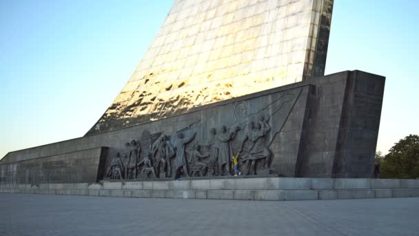 Monumentet till erövrarna utrymme. UHD - 4k. 01 oktober 2016. Moscow, Ryssland. — Stockvideo