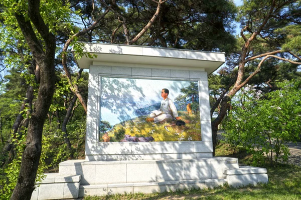 The mosaic portrait of young North Korean leader Kim Il-sung in Mangyongdae. Pyongyang, DPRK - North Korea. May 02, 2017. — Stock Photo, Image
