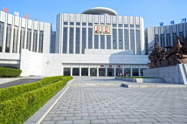 De Mangyongdae School Children's Palace. Noord-Korea - Pyongyang, Noord-Korea. 03 mei 2017. — Stockfoto