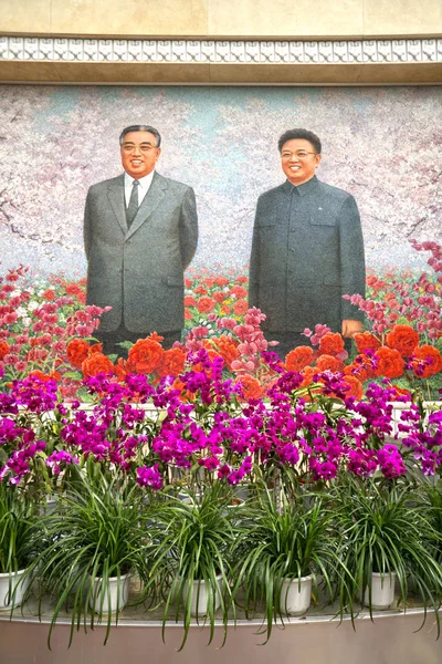 Exposición de flores en Pyongyang. Corea del Norte - Corea del Norte. mayo 02, 2017 . Fotos de stock libres de derechos