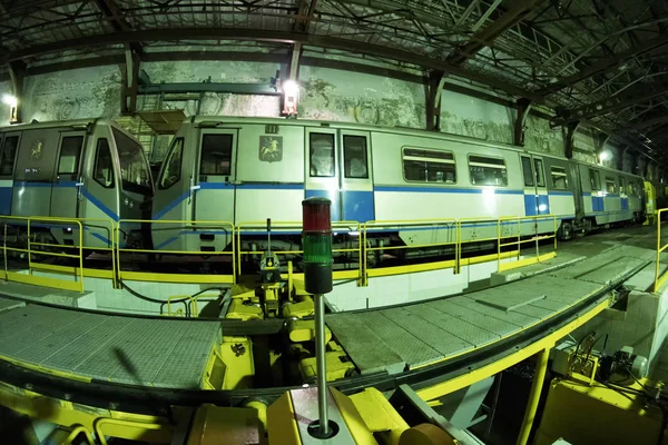 Moskova'nın metro tren ve bir çiftlik 