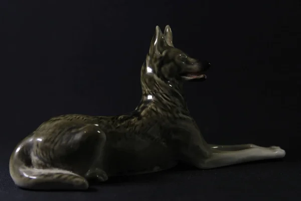 Porselen köpek heykel çoban köpeği yalan