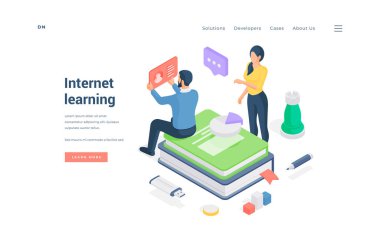 Kadın ve erkek İnternet 'te okuyor. İzometrik vektör illüstrasyonu