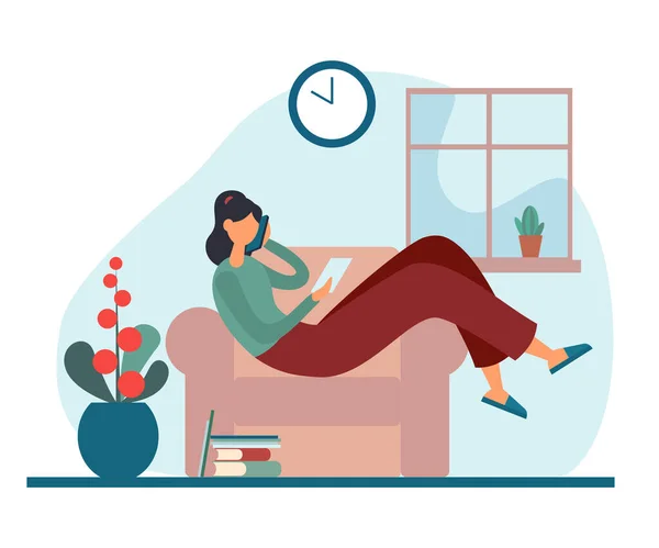 Mujer de dibujos animados hablando por teléfono trabajando en sillón en casa — Vector de stock