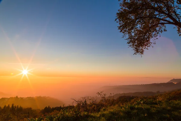 Nebliger Sonnenuntergang in der Bucht von Triest — Stockfoto